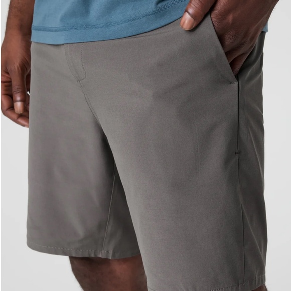 Vuori Aim Short in Grey (Size 30) - Picture 2 of 9